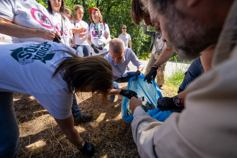 Galicia colabora en la octava edición de la jornada de recogida de basura ‘1m2 contra la basuraleza’