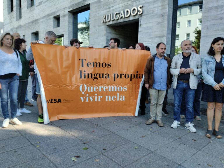 A Mesa acusa a la Xunta y Estado de «amedrentar» a las personas que exigen ser atendidas en gallego en la administración