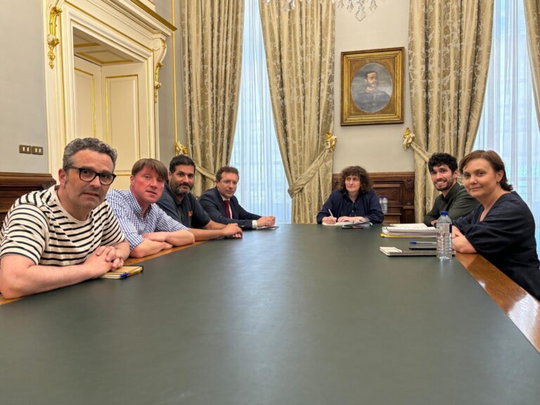 El Gobierno compostelano fija en una ordenanza la documentación necesaria para ofrecer una vivienda como alojamiento