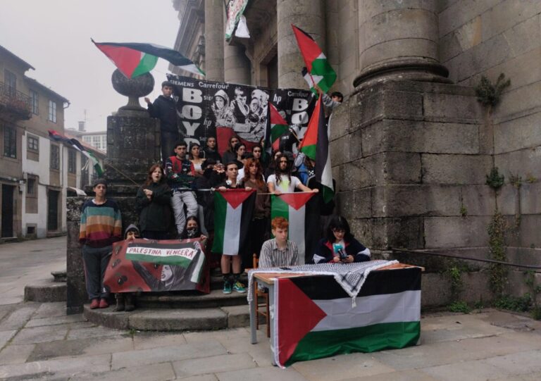 La acampada pro Palestina de Santiago denuncia la «hostilidad» de la USC con «mentiras» y «presiones» sobre el cierre