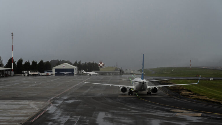 Desviados a Santiago tres vuelos con destino A Coruña por la niebla registrada en Alvedro