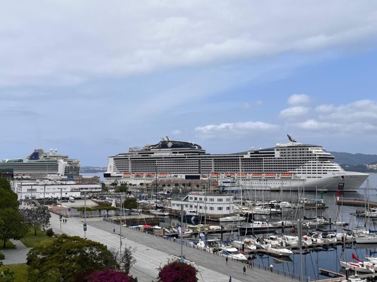 El puerto de Vigo recibe junio con tres dobles escalas de cruceros esta semana
