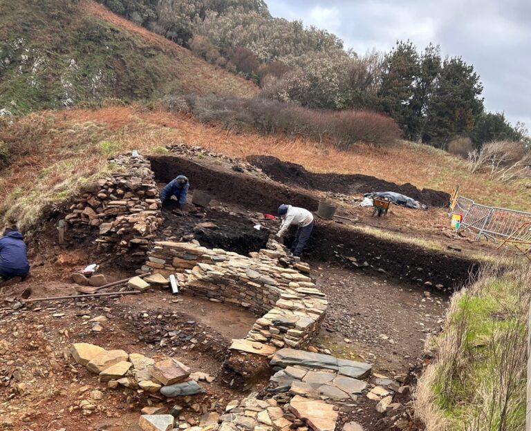 Finaliza la campaña arqueológica del castro de O Sarridal, en Cedeira, con el hallazgo de restos de la época prerromana
