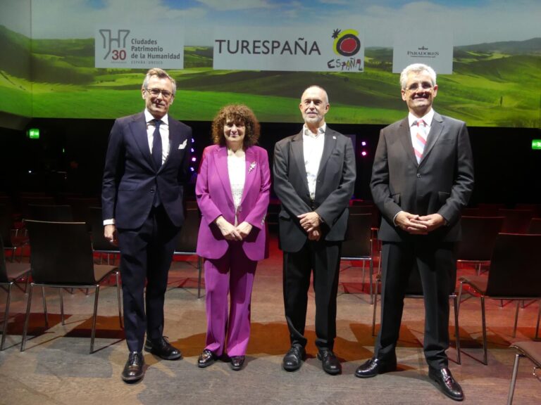 La alcaldesa de Santiago presenta en Suiza la oferta de turismo cultural del Grupo Ciudades Patrimonio