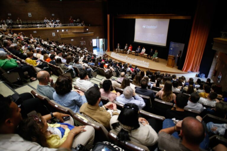 Casi 150 estudiantes con los mejores expedientes de FP reciben el reconocimiento de la USC