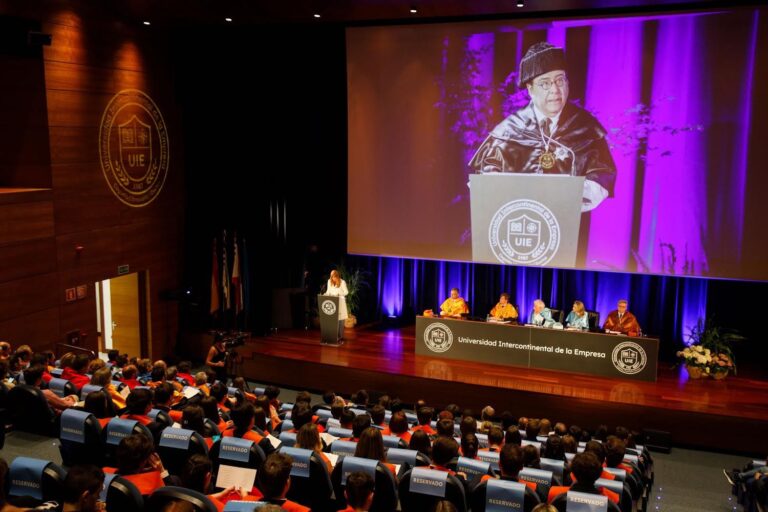 La Universidad Intercontinental de la Empresa celebra en Vigo la ceremonia de graduación de 62 estudiantes