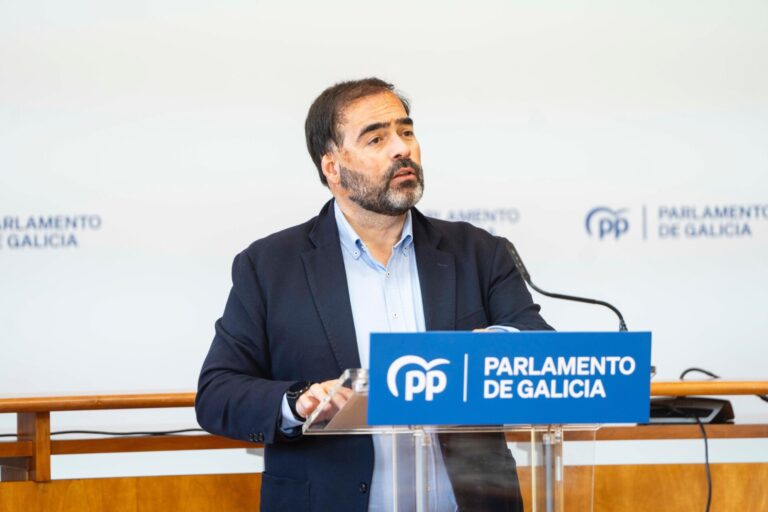 El Parlamento creará una comisión para estudiar cambiar la letra del himno gallego y recoger el texto original de Pondal