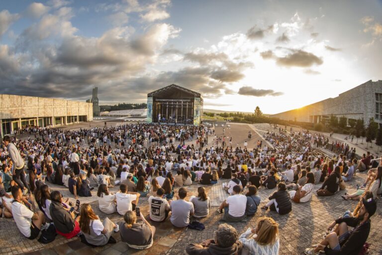 Más de una quincena de actuaciones musicales de música urbana, pop y electrónica, en el ‘Atardecer no Gaiás’