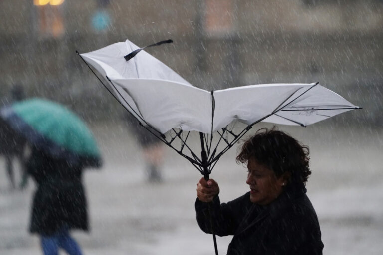 Santiago activa un dispositivo de prevención de inundaciones ante la previsión de fuertes lluvias este lunes