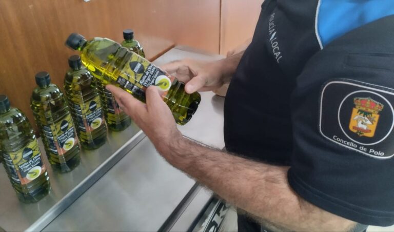 Identificado un hombre en Poio (Pontevedra) que vendió botellas de aceite y latas de anchoa robadas