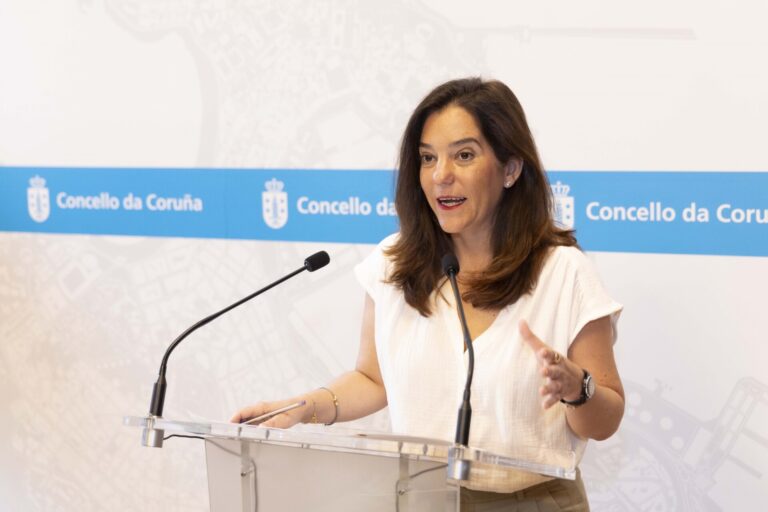 La alcaldesa de A Coruña reestructura el gobierno local, con asignación de ediles de barrio y sin coordinadores