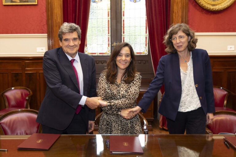 Gobierno y Ayuntamiento de A Coruña firman la cesión de la sede de la Aesia, que incorporará personal progresivamente