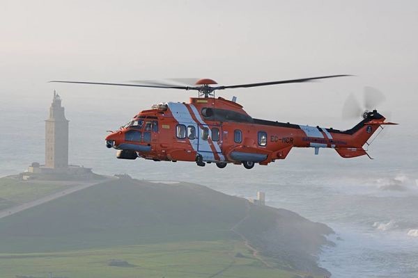 Evacuado en helicóptero un tripulante de un pesquero a 17 millas de Estaca de Bares por un posible ictus