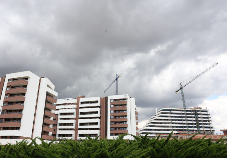 La compraventa de viviendas en Galicia se dispara un 26,7% en abril, hasta 1.802 operaciones
