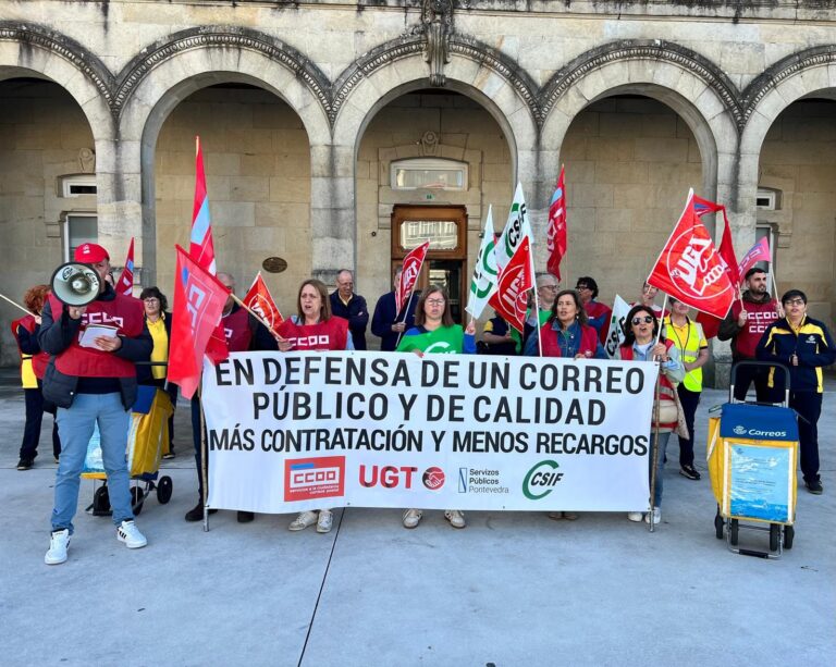 Trabajadores de Correos vuelven a concentrarse en A Estrada (Pontevedra) por la falta de personal