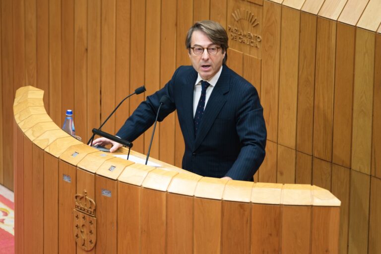 La Xunta acusa al Gobierno de «mercadear» con la financiación autonómica por «votos» en Cataluña