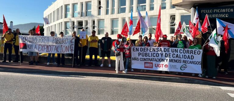 Trabajadores de Correos se concentran en las oficinas de A Ramallosa, en Nigrán (Pontevedra), contra la «sobrecarga»