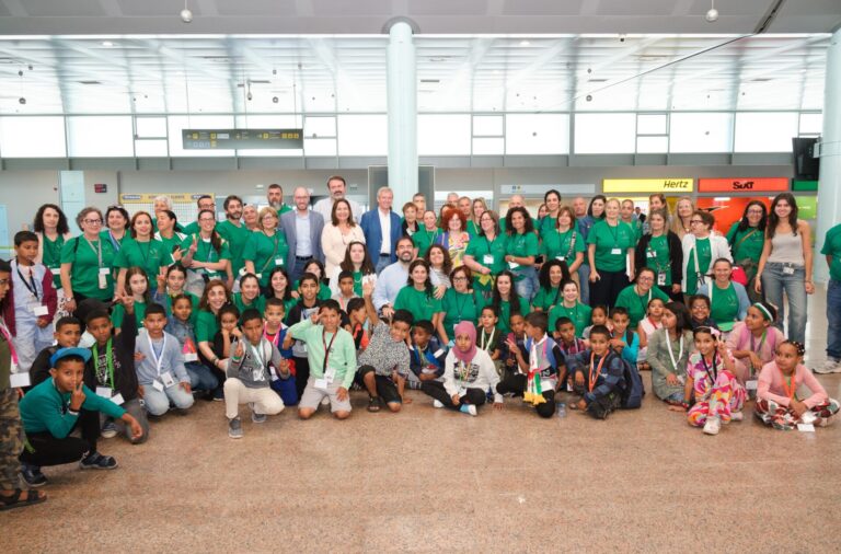 Rueda destaca el compromiso de las familias gallegas que acogen a niños saharauis durante el verano