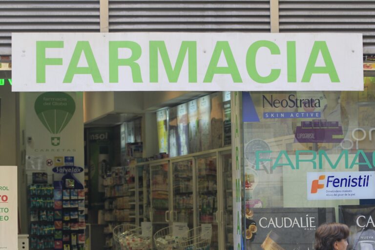 AV.-Consello.- Las farmacias gallegas repartirán desde 2025 medicamentos a domicilio para pacientes que lo precisen