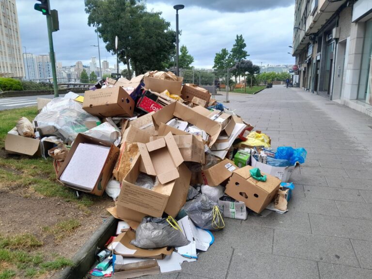 El Ayuntamiento de A Coruña estudia declarar la emergencia sanitaria por la huelga en la recogida de basura