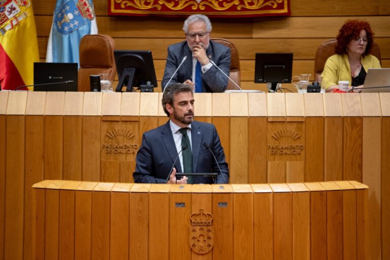 La Xunta defiende el refuerzo de buses en verano ante acusaciones del BNG de «caos»