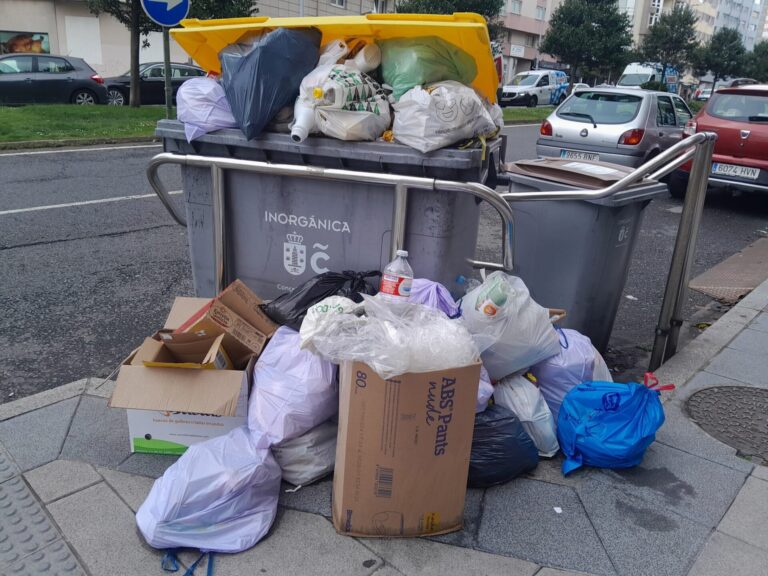 El Ayuntamiento de A Coruña urge a la empresa de recogida de basura cumplir el servicio