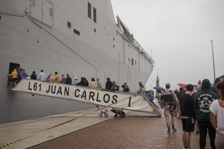 El grupo Dédalo de la Armada causa furor en Vigo: más de 7.000 visitas en las primeras horas de escala de sus buques