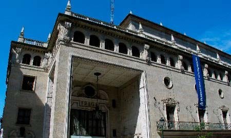 El PSOE de Vigo redobla su ofensiva por la operación del Teatro Fraga: pide amparo a la Valedora y pleno extraordinario