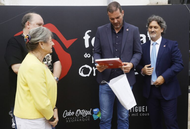 López Campos destaca en el Festival de Ortigueira la «diversidad de manifestaciones culturales» del verano gallego