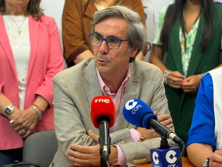 Enrique Rozas (PP) renuncia por «asuntos personales y familiares» a su acta de concejal en el Ayuntamiento de Lugo