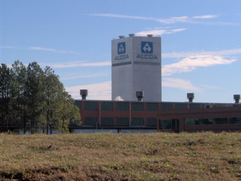 Los accionistas de Alcoa respaldan comprar la australiana Alumina Limited y tener el 100% del complejo de San Cibrao