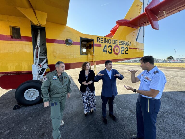 El Gobierno ofrece «máxima colaboración» a la Xunta en la lucha antincendios con 4.000 efectivos y 8 aeronaves