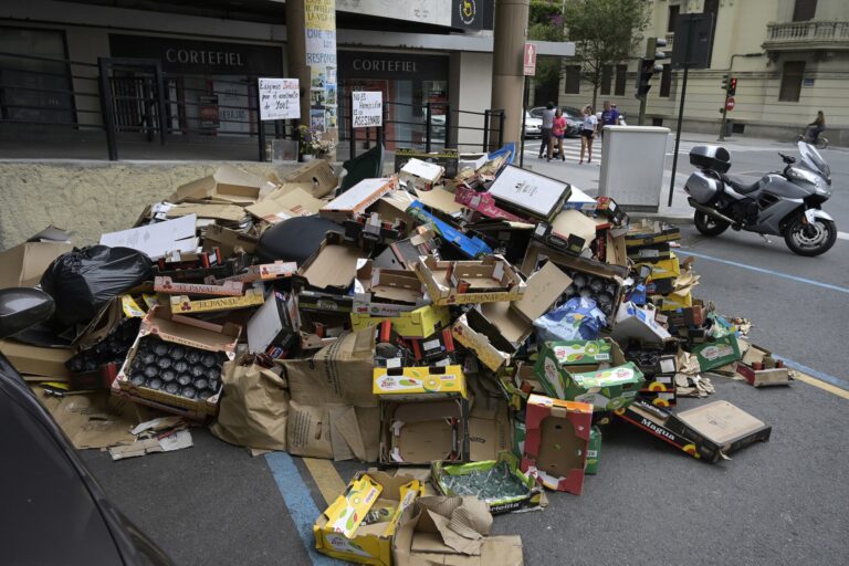 El Ayuntamiento de A Coruña declara la emergencia sanitaria y refuerza el servicio de recogida de basura