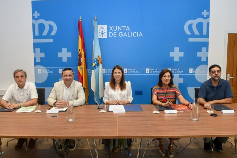 La Xunta firma con los sindicatos el acuerdo de mejora de las condiciones del servicio de prevención de incendios