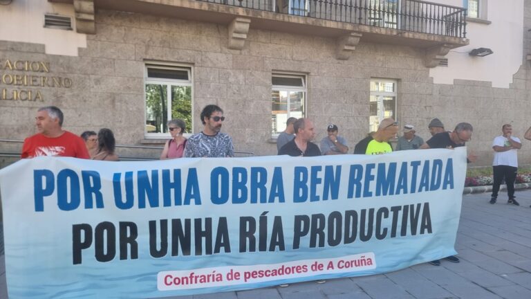 Mariscadores de O Burgo secundan una nueva concentración a la espera de una solución a las ayudas que reclaman