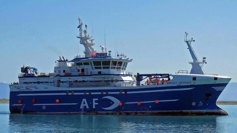 Llegan al puerto de Stanley, en Malvinas, 13 de los supervivientes del naufragio del ‘Argos Georgia’