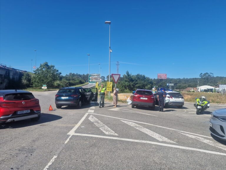 Herida una mujer tras una colisión entre dos vehículos en Sanxenxo (Pontevedra)