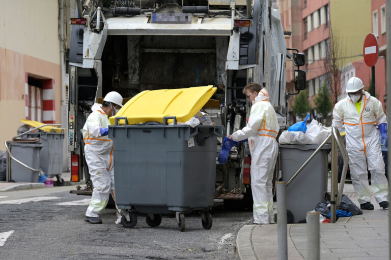 La empresa de refuerzo recoge 125 toneladas de basura en las calles de A Coruña