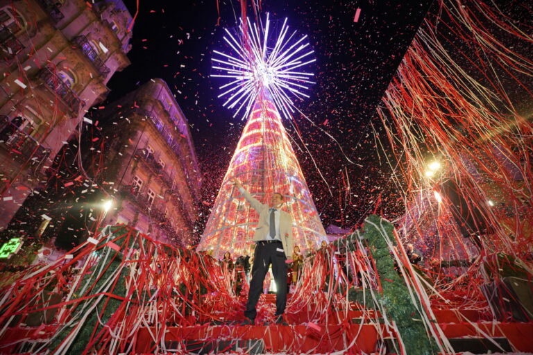 Turismo.- Vigo inicia el montaje de su Navidad, que iluminará 420 calles con 11,5 millones de LED