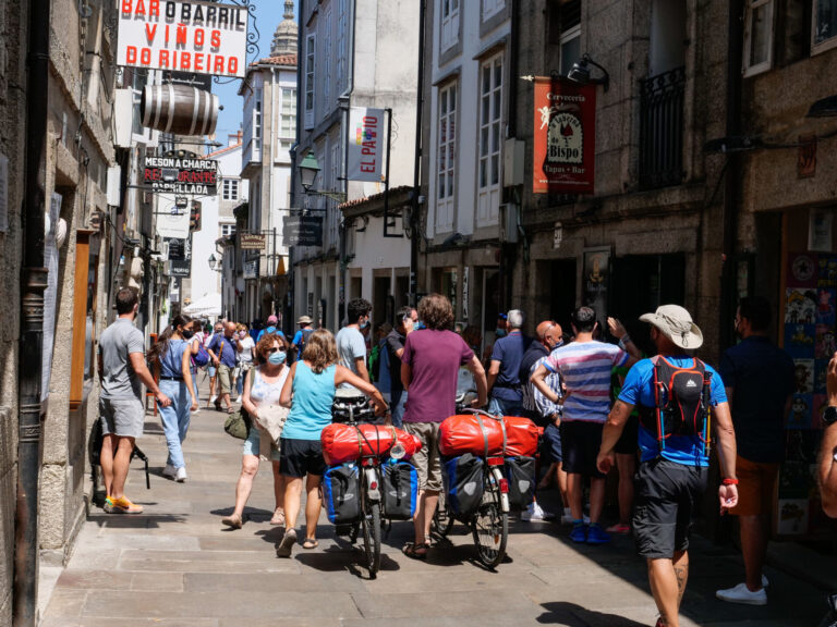 Turismo.- La alcaldesa de Santiago confía en un «resultado positivo» de la reunión con la Xunta para la tasa turística