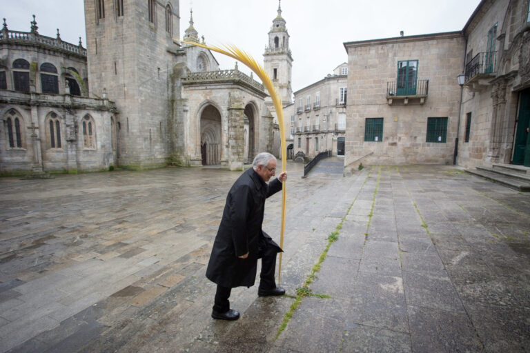 El obispo de Lugo celebrará una misa ante la «grave banalización» de la última cena en la apertura de los JJ.OO