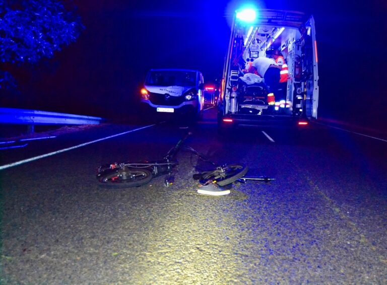 Herido muy grave un ciclista de 70 años atropellado de madrugada en A Peroxa (Ourense)