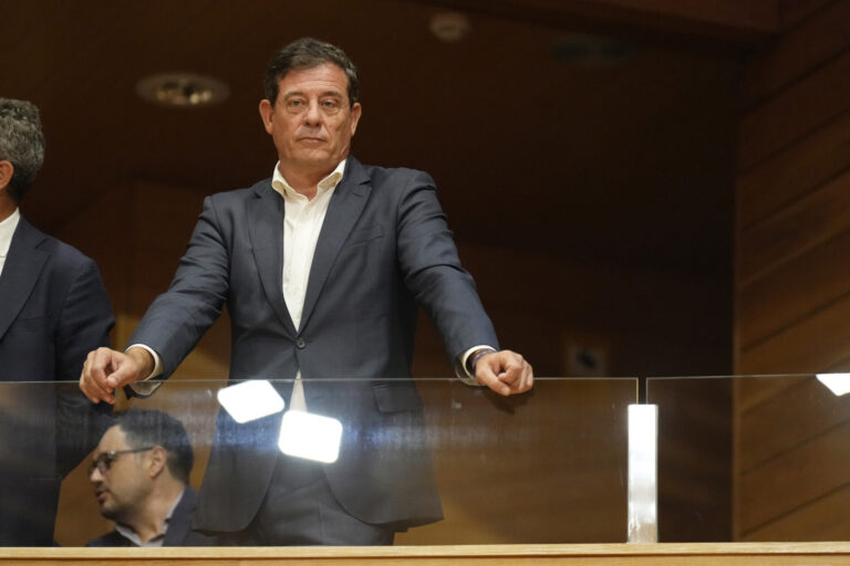 Besteiro exige la comparecencia de Rueda en el Parlamento para explicar el «despilfarro» de 470 millones en el Cunqueiro