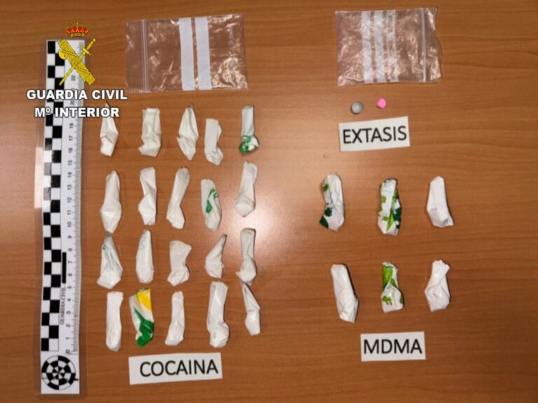 La Guardia Civil identifica a dos personas en Bueu por tráfico de drogas