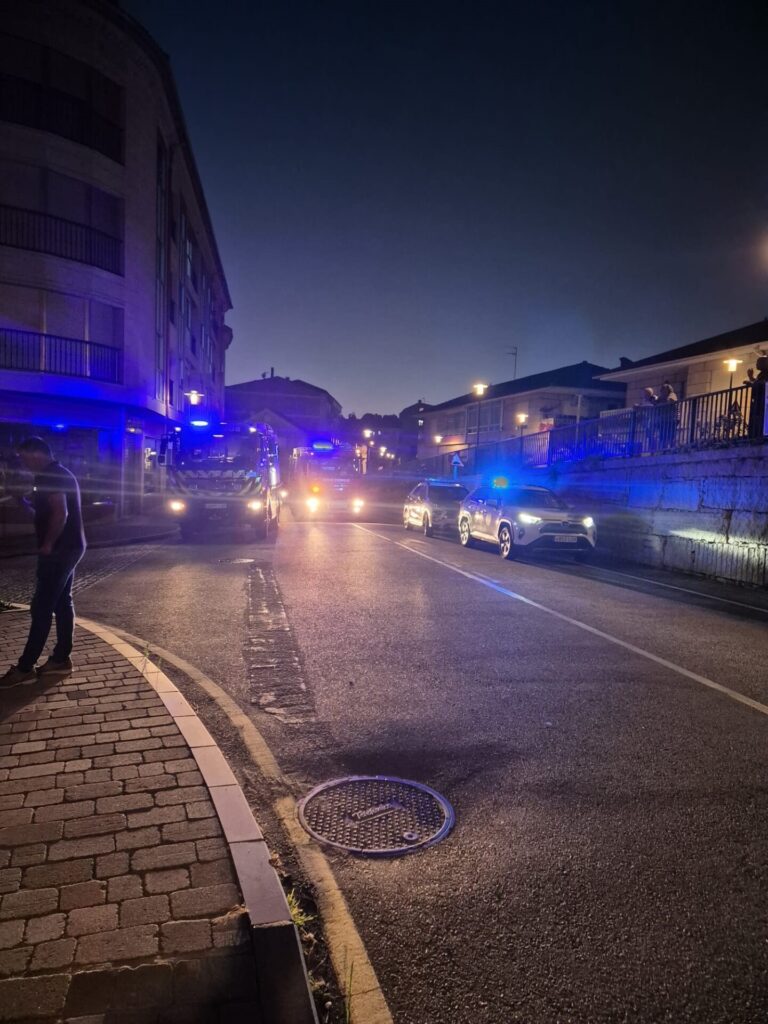 Sofocan un incendio en un horno en Gondomar tras dejarse el propietario platos de plástico en su interior