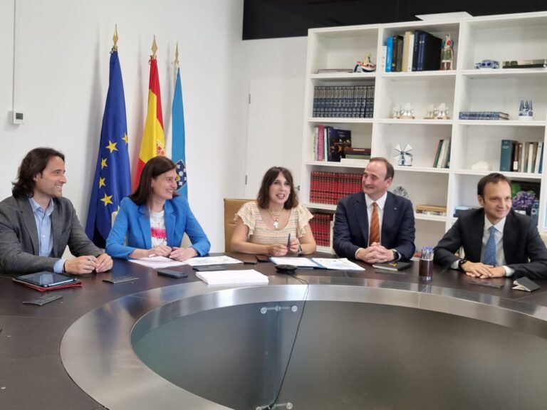 Lorenzana ensalza la contribución del ‘hub’ de innovación digital Datalife al sector biotecnológico gallego