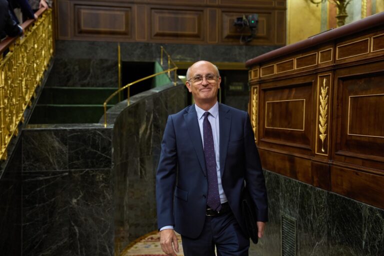 Los diputados del PPdeG preguntan en el Congreso por los «reiterados fallos» y la impuntualidad de los trenes Avril