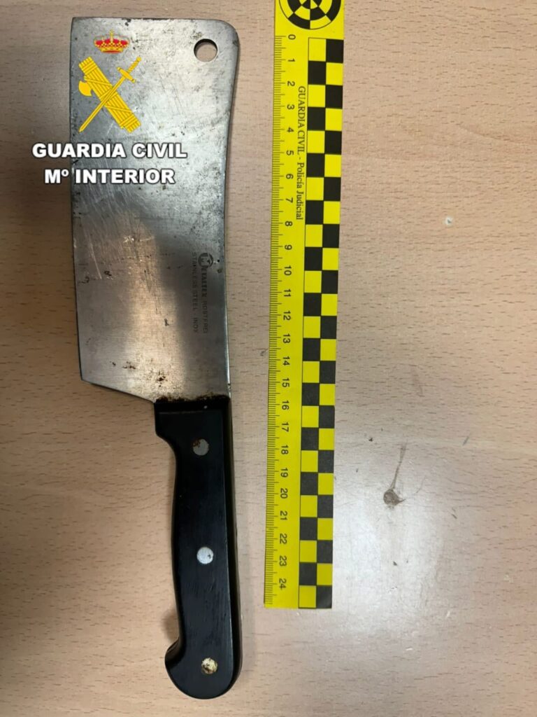 Detenido un hombre por exhibir de forma amenazante un machete y un cuchillo entre el público de un festival en Cambre