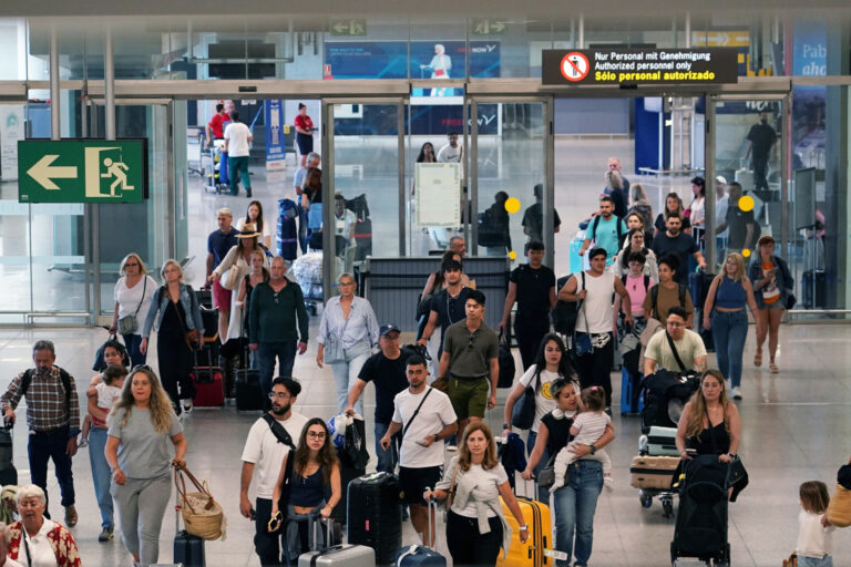 España recibió más de 11 millones de pasajeros internacionales en julio, un 8,6% más que en 2023