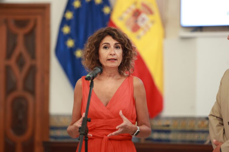 Montero defiende una «financiación singular» para Cataluña y que el acuerdo PSC-ERC no es un concierto